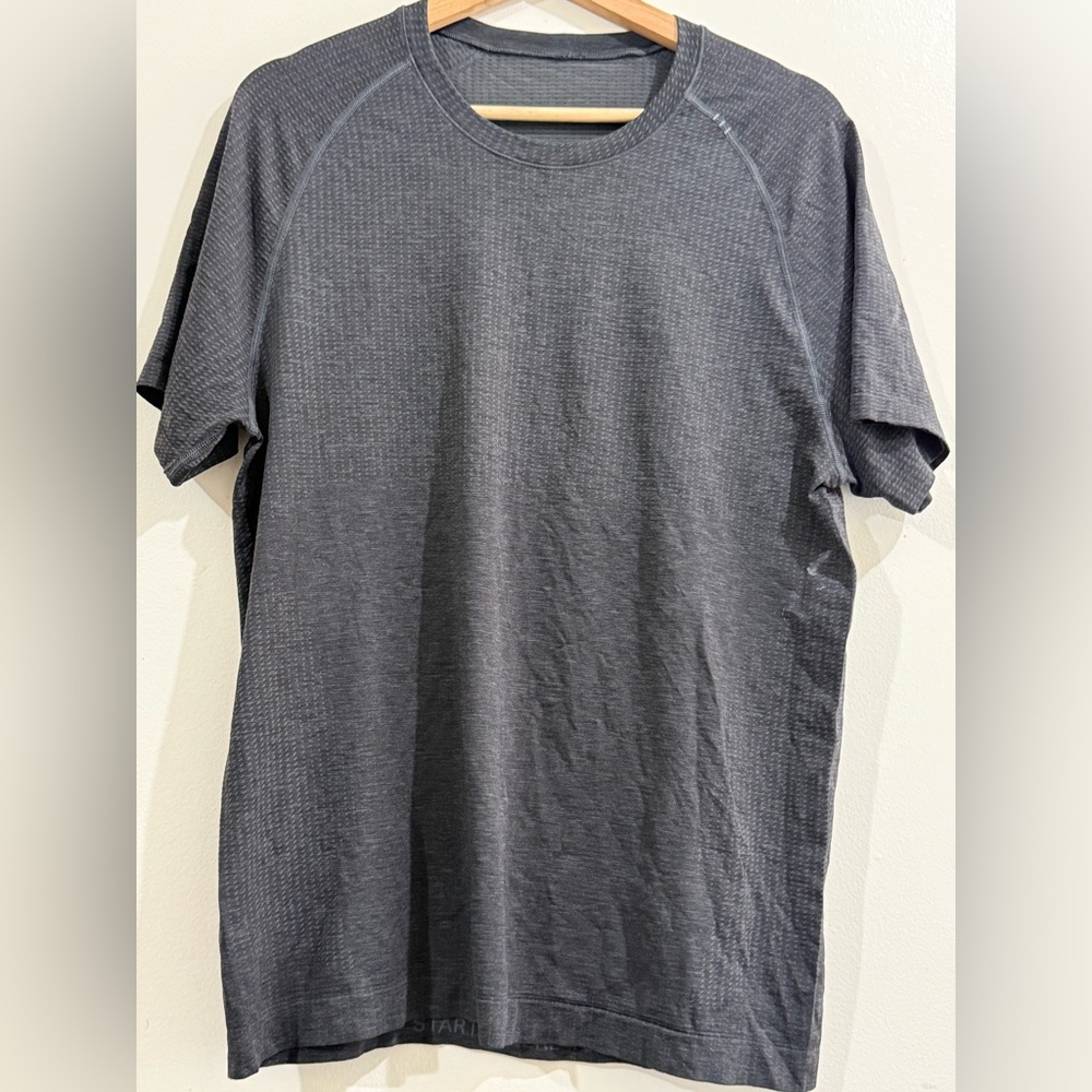 lululemon athletica Men's Short Sleeve Tee - Charcoal Gray
